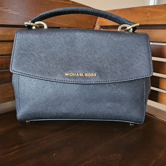 Michael Kors Saffiano Leather Ava Satchel! GUC ! - Picture 2 of 12